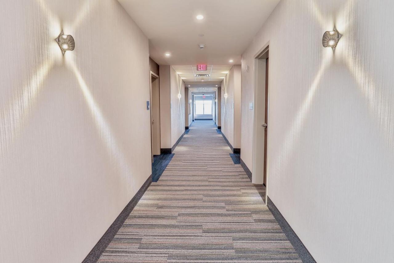 Holiday Inn Express & Suites - Nashville Metrocenter Downtown By Ihg Exterior foto